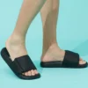 Chaussons de sport à talon plat et velcro, noir